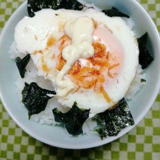 海苔と鰹節のつゆマヨ目玉焼き丼